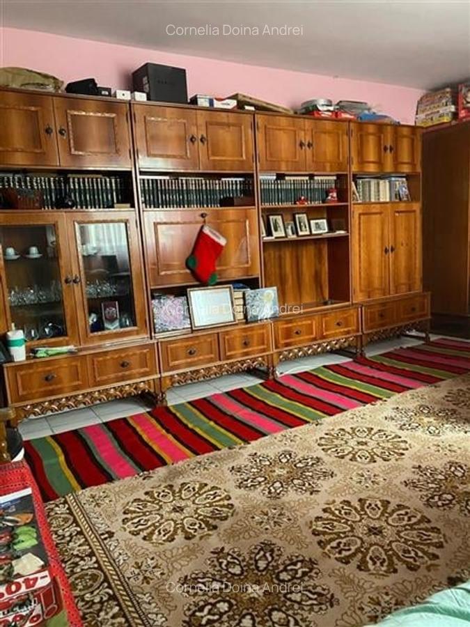 Casa cu etaj, teren 357 mp , pretabila - clinica, birouri, locuinta -  zona cent - 2