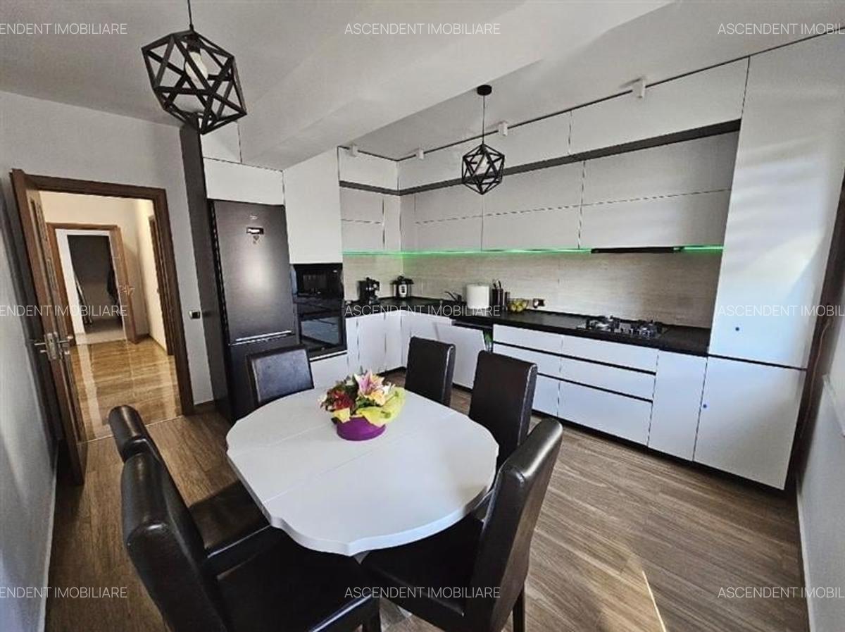 Apartament cu 3 camere decomandat în Tractorul - 2