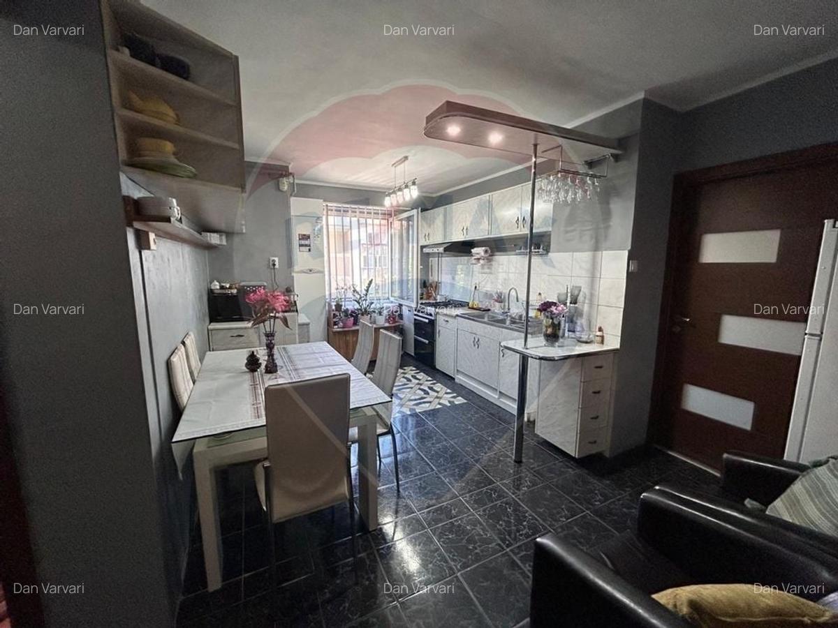 Apartament cu 3 camere decomandat, mobilat în Central - 9