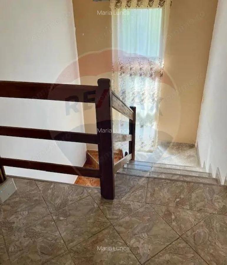 Casa / Vila cu 6 camere de vanzare - 4