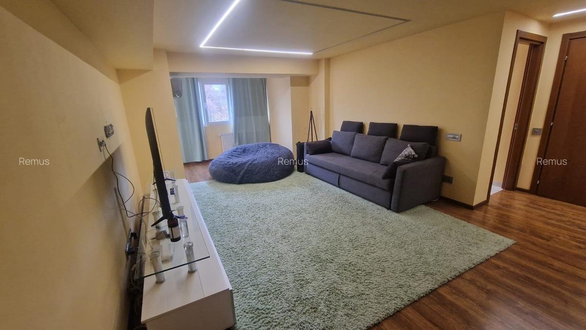 3 camere Rond Berceni - 1