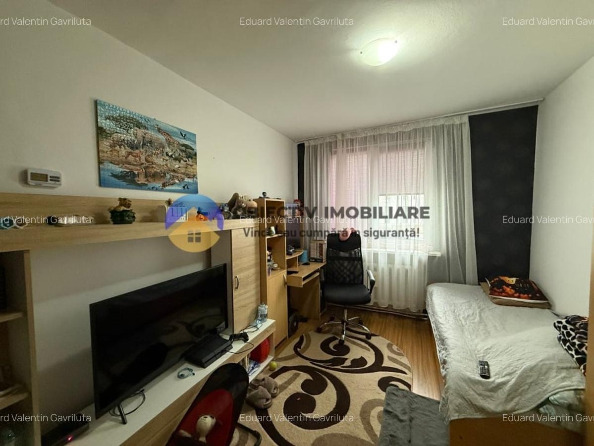 Apartament 3 camere de vanzare – zona centrala – Etaj 1 - 5