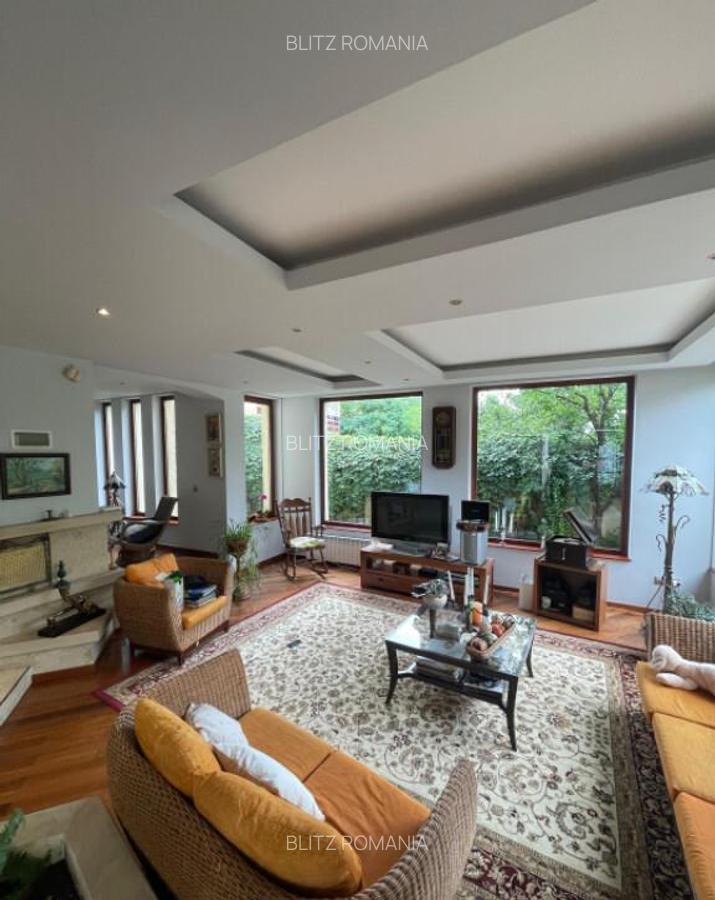 Casa P+1, cu Piscina si Garaj Dublu, 340 mp, 17 ari teren, z - 1