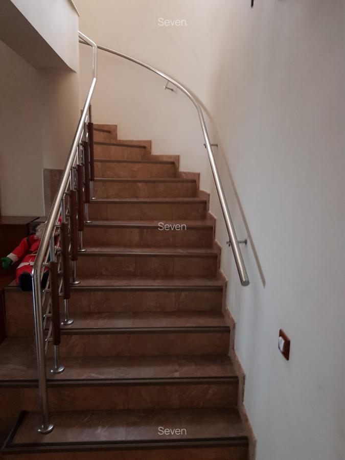 Vila S+P+E+M - zona Km. 5 - 450.000 euro(Cod E7) - 5