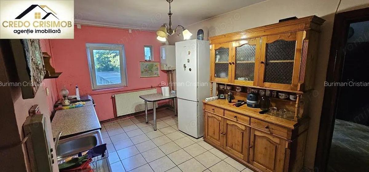 Vand apartament 4 camere etajul 1 zona Micro 4 - 1 Vand apartament 4 camere etajul 1 zona Micro 4 - 1