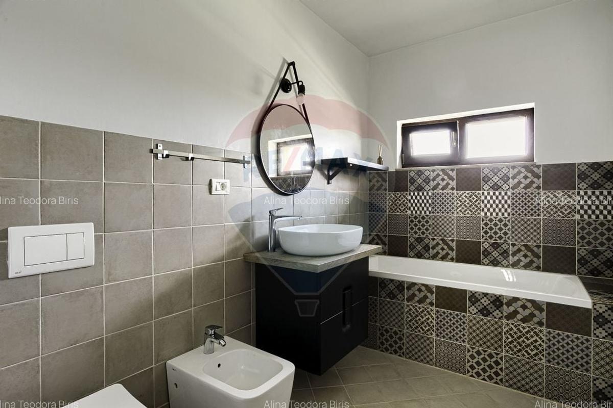 Casa la cheie, 5 camere, panouri fotovoltaice - VIA CARMINA - 35