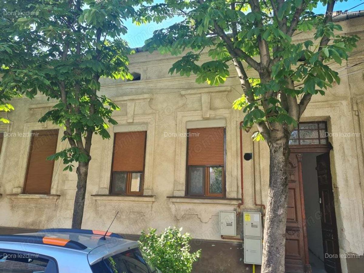 Vanzare casa cu anexa locuibila si teren - 1