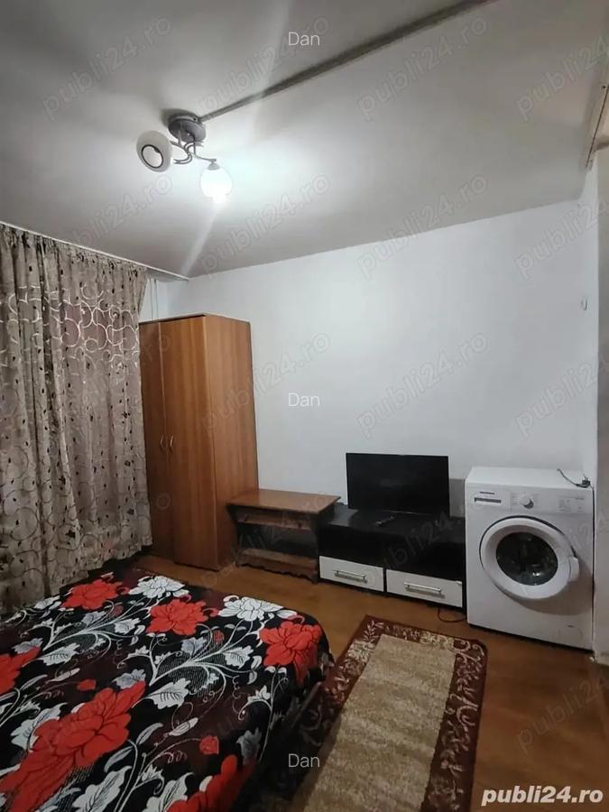 Proprietar vand garsoniera 17 mp, zona UMT str Babadag nr 2 etaj 2 - 1