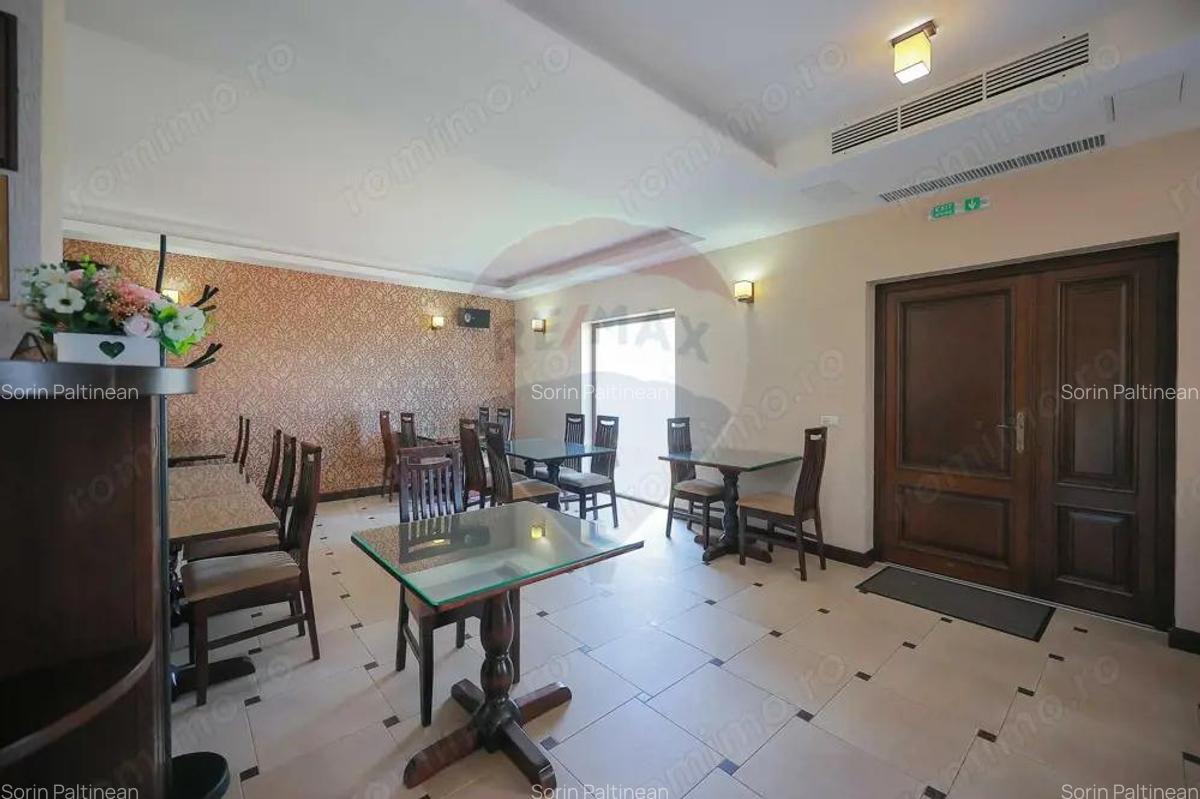 Pensiune cu piscina de vanzare in Beverly Hills , Sanmartin - 1