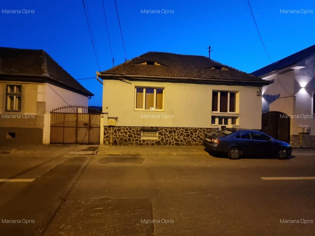 Proprietate spre vanzare,  formata din 2 case suprafata totala 440 mp - 1