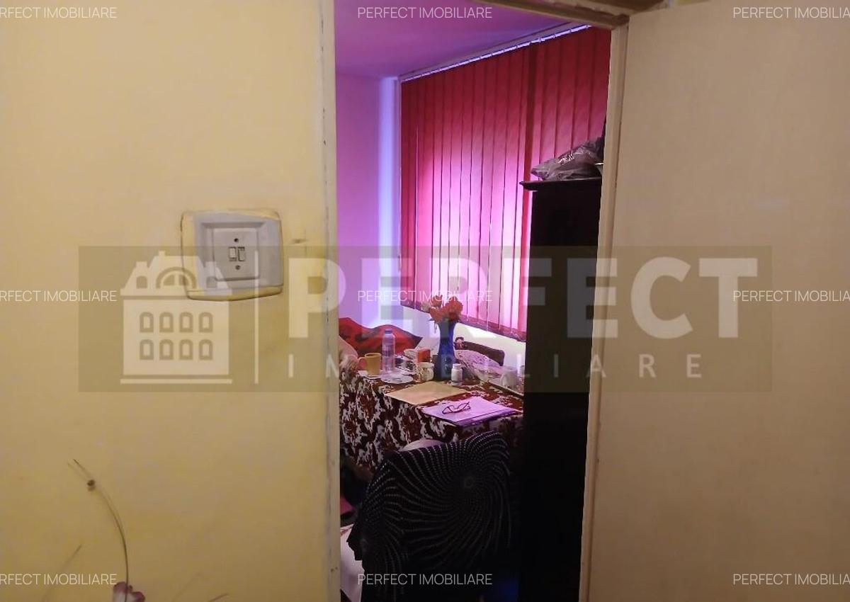 Apartament 2 camere, et.2/4 -Zarandului - 40.000 euro - 3