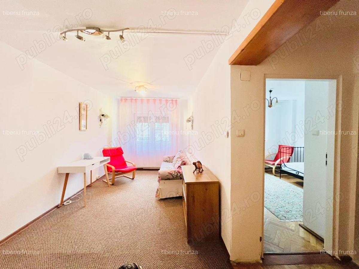 Apartament 4 camere et.2 Strada Vanatorilor - 1