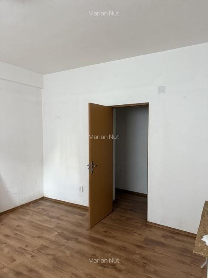 Demisol spațios -- pretabil birou, sau de locuit, Necesită renovare CLS R2 - 4
