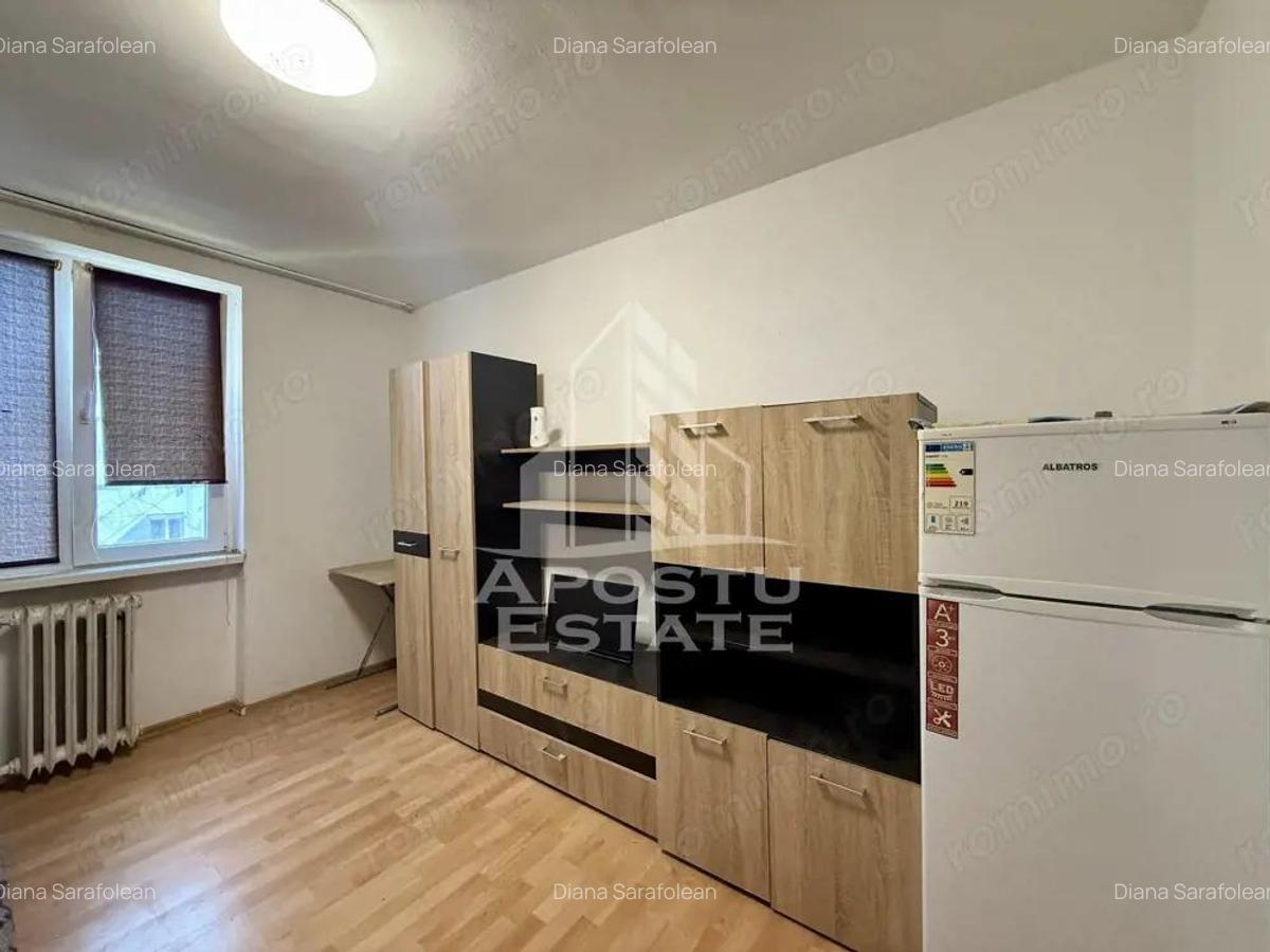 Garsoniera etaj intermediar, bloc de caramida, zona Take Ionescu - 2