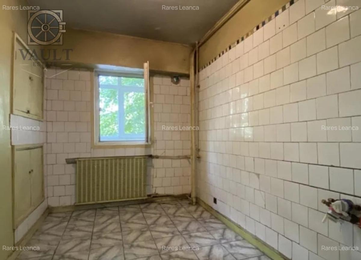 Apartament 3 camere - ETAJ 1 - zona COLENTINA - 4