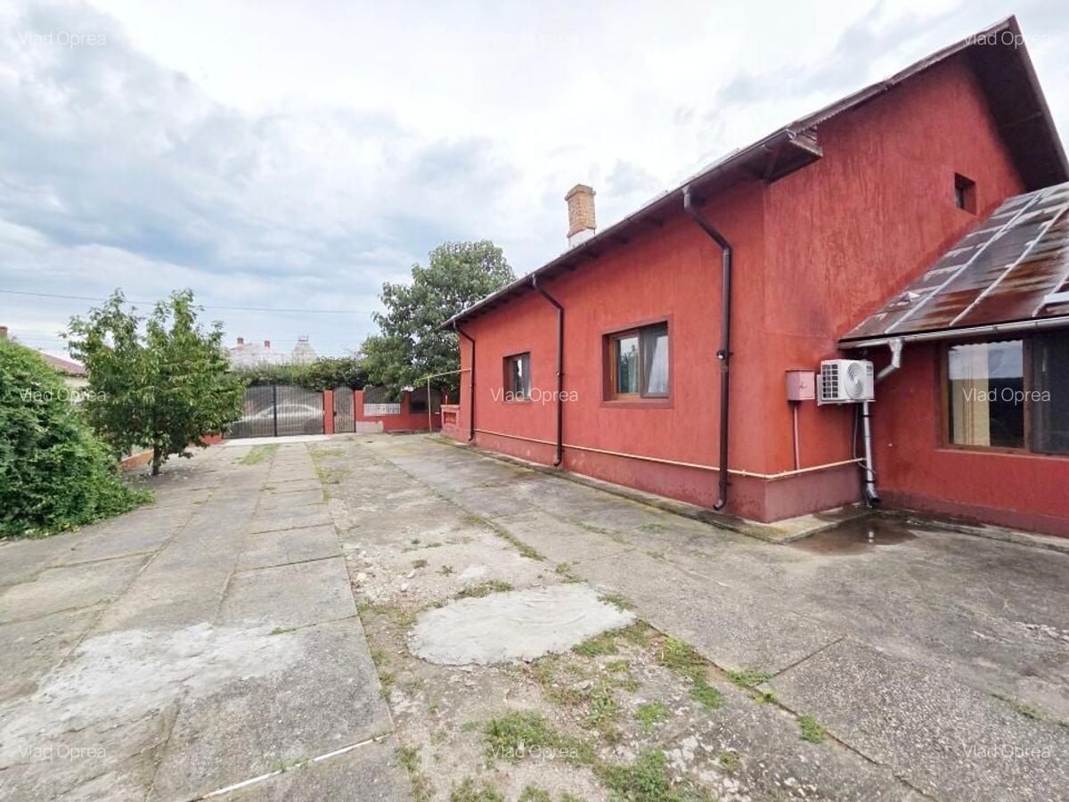 VANZARE VILA - 300 MP. UTILI - TEREN 862 MP. - GAESTI - 2