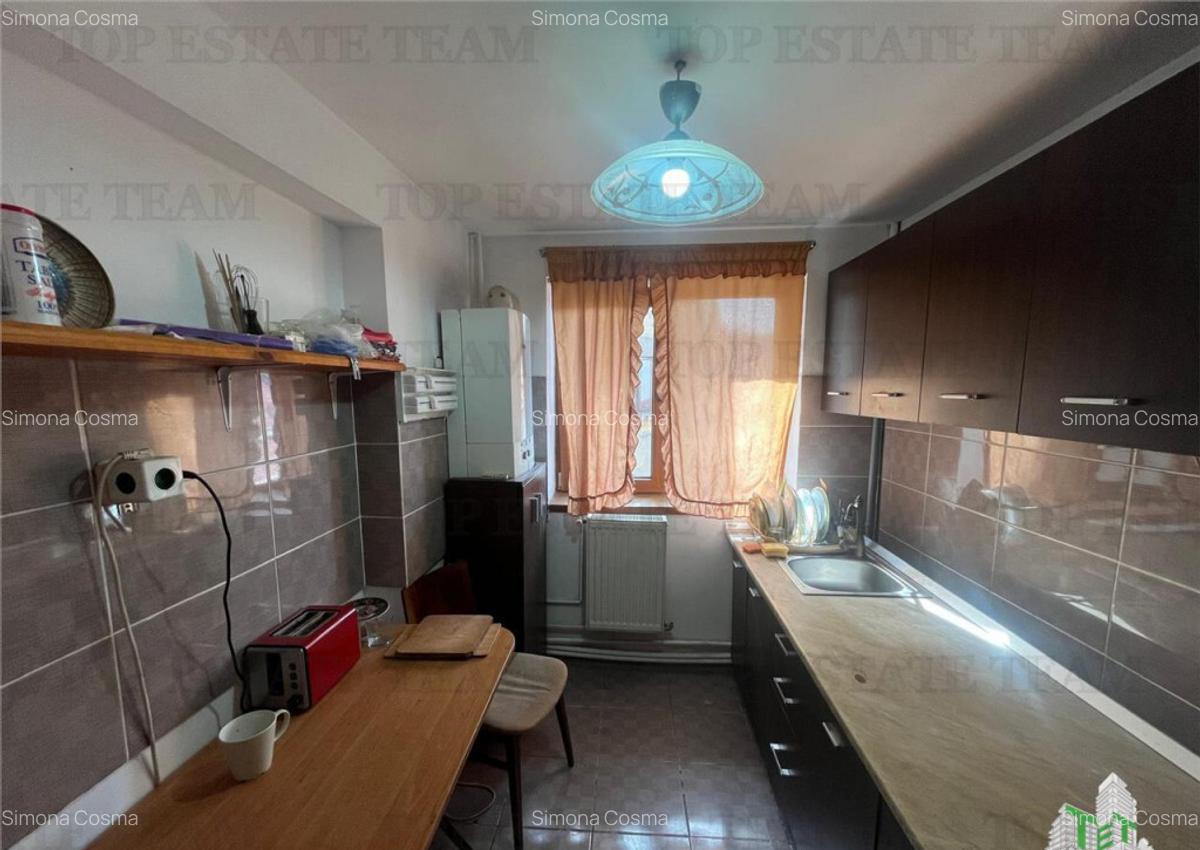 De 2 apartamente si demisol in vila, Piata Romana - 11