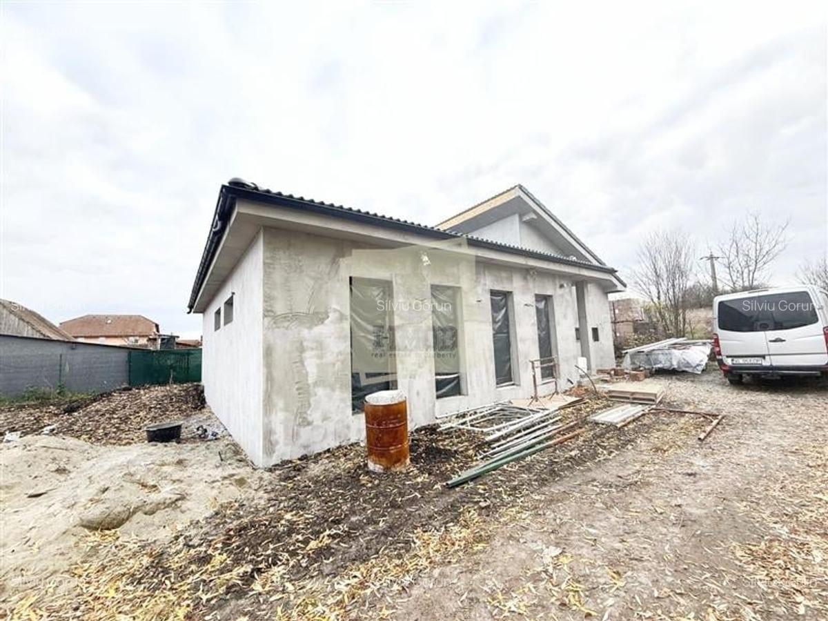 Casa individuala cu 4 camere 3 bai si 390 mp teren in Sura Mica - 18