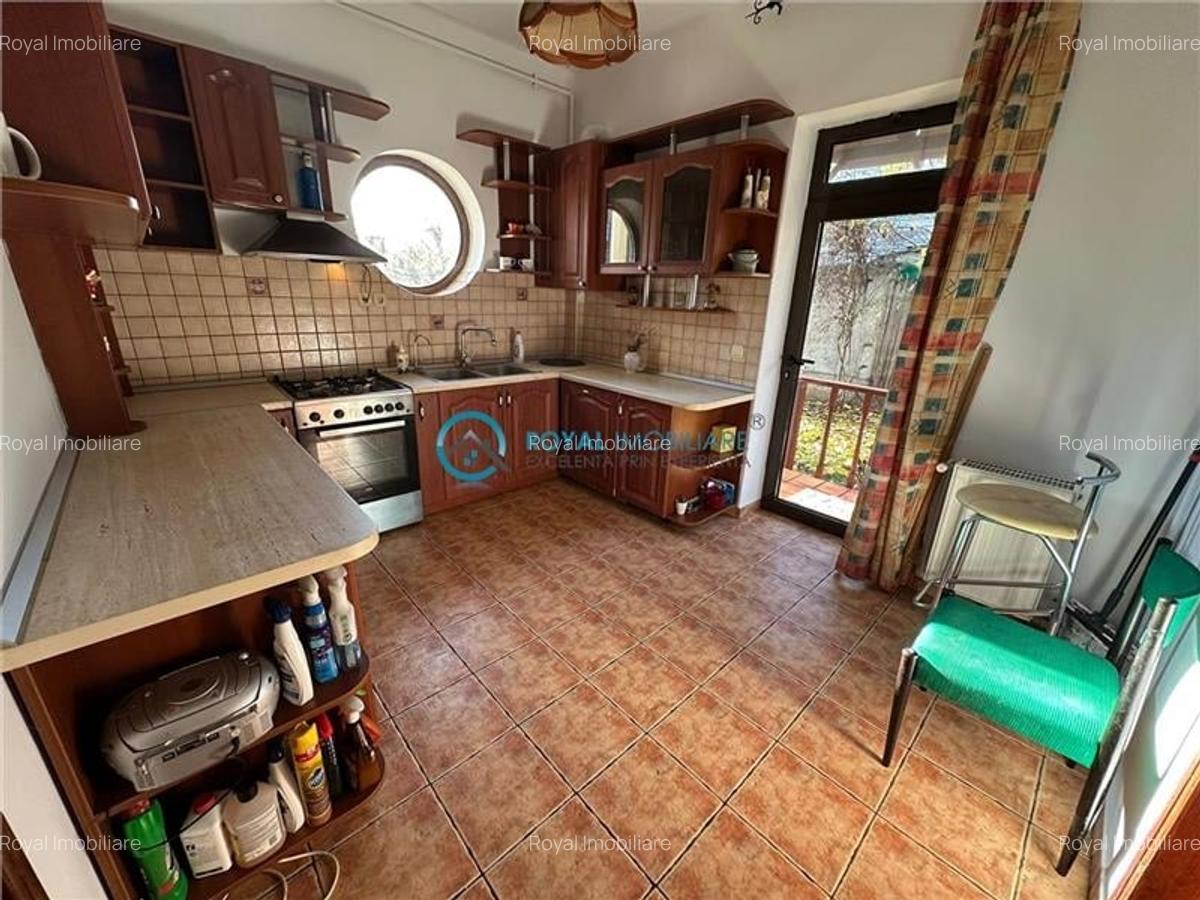 Royal Imobiliare - Vanzare Vila 5 camere , teren 800 mp,zona Sala Sporturilor - 9