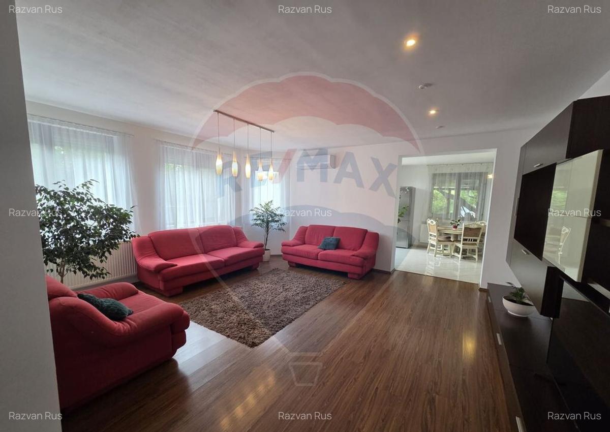 Casa de vis cu 4 dormitoare intr-o zona linistita din Sa... - 4