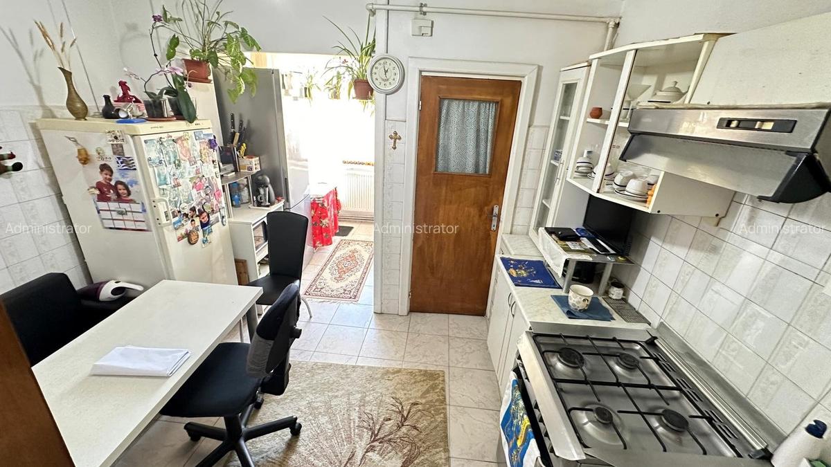 Apartament cu 4 camere decomandat, mobilat în Plăvăț II - 7