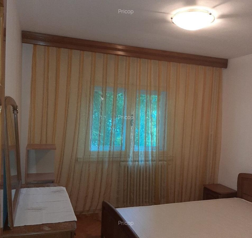 Inchiriez apartamant 3 camere, zona Pacurari (Petru Poni) - 7