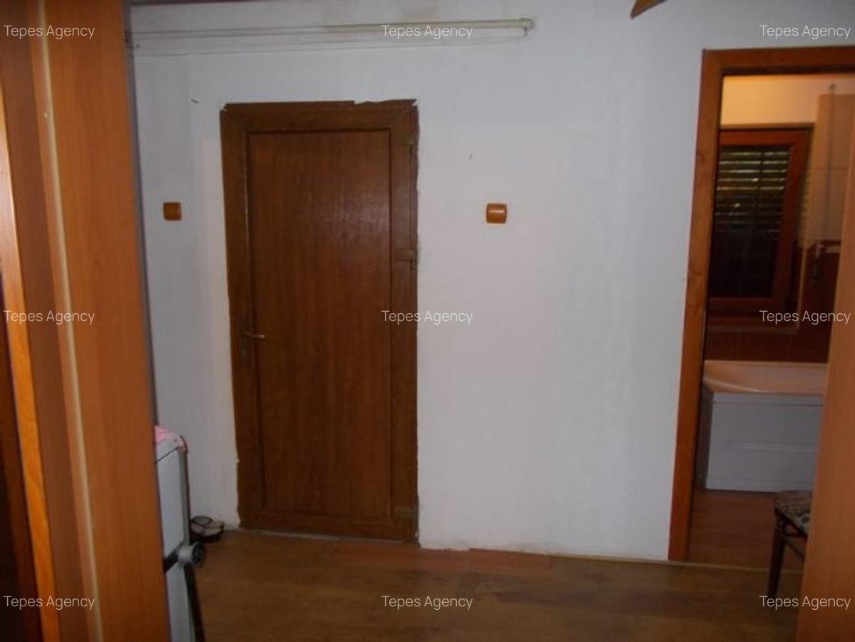 Casa, Timisoara, zona Aleea Ghirodei, 3 camere, 360 mp teren - 2