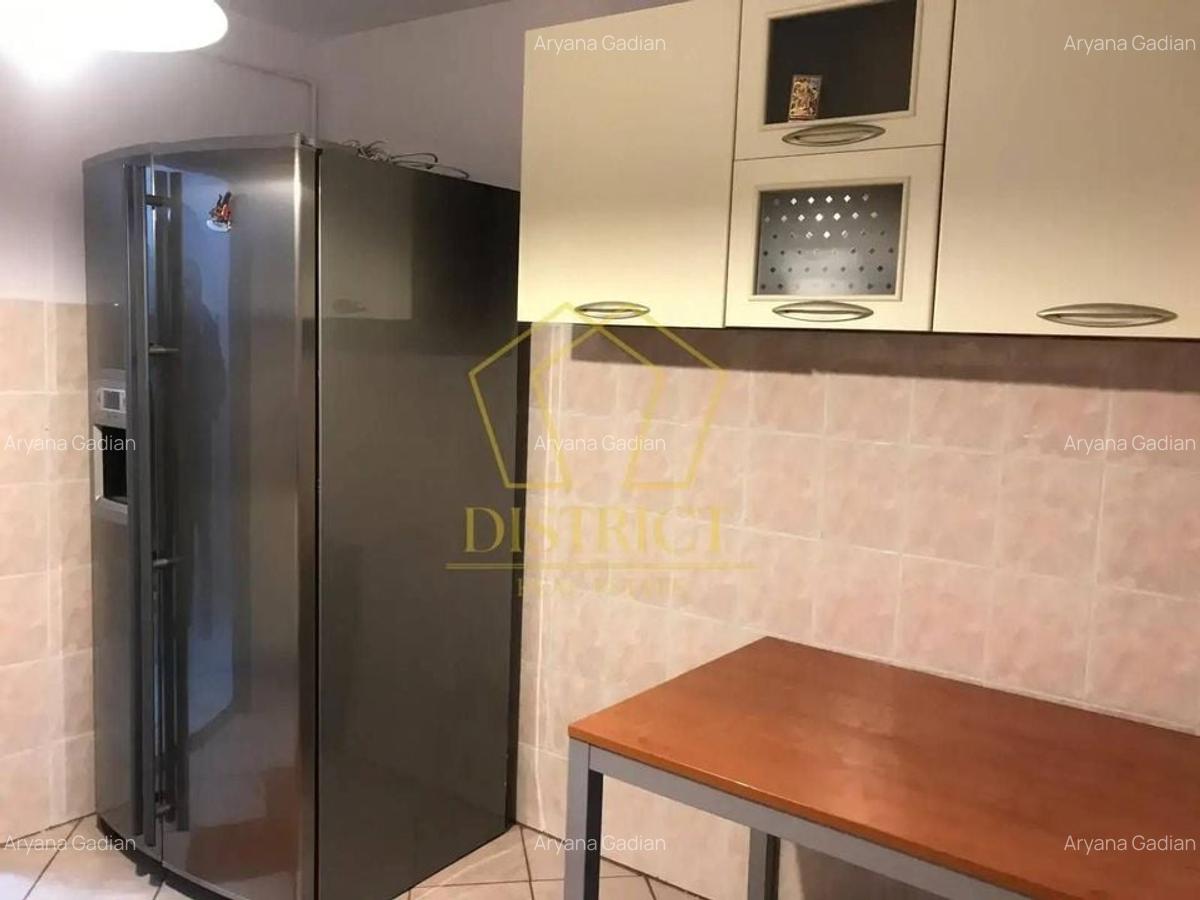 Apartament cu 4 camere decomandat în Torontalului - 11