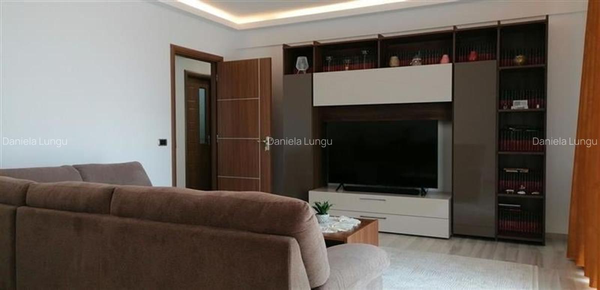 Apartament cu 3 camere decomandat, mobilat în Tractorul - 1