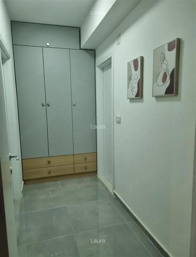 Vanzare apartament de doua camere zona Titan - 1