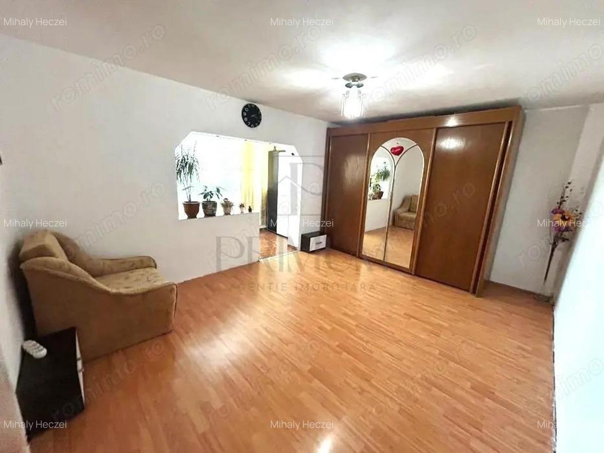Apartament - Etaj Intermediar - Centrala Proprie - Clima - Decomandat - Zona Buziasului - 2