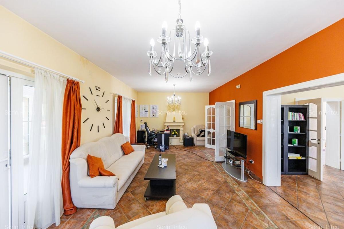 Vilă cu spatii largi, curte generoasă, locație excelentă - 9