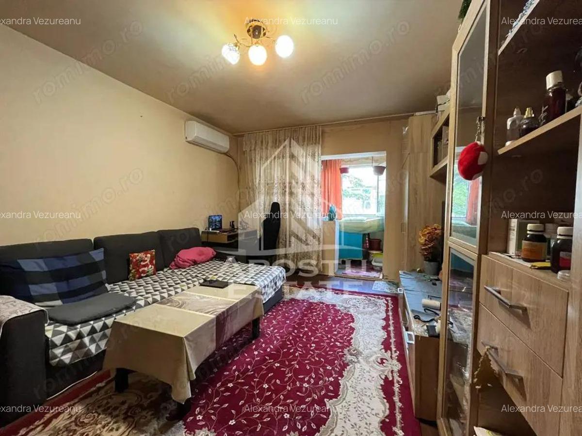 Apartament cu 3 camere, semidecomandat, etaj intermediar, Dambovita - 3