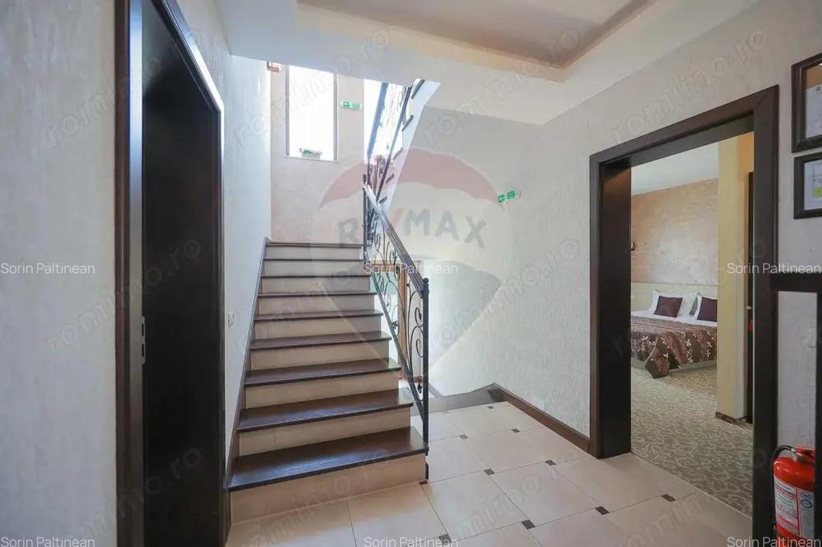 Pensiune cu piscina de vanzare in Beverly Hills , Sanmartin - 4