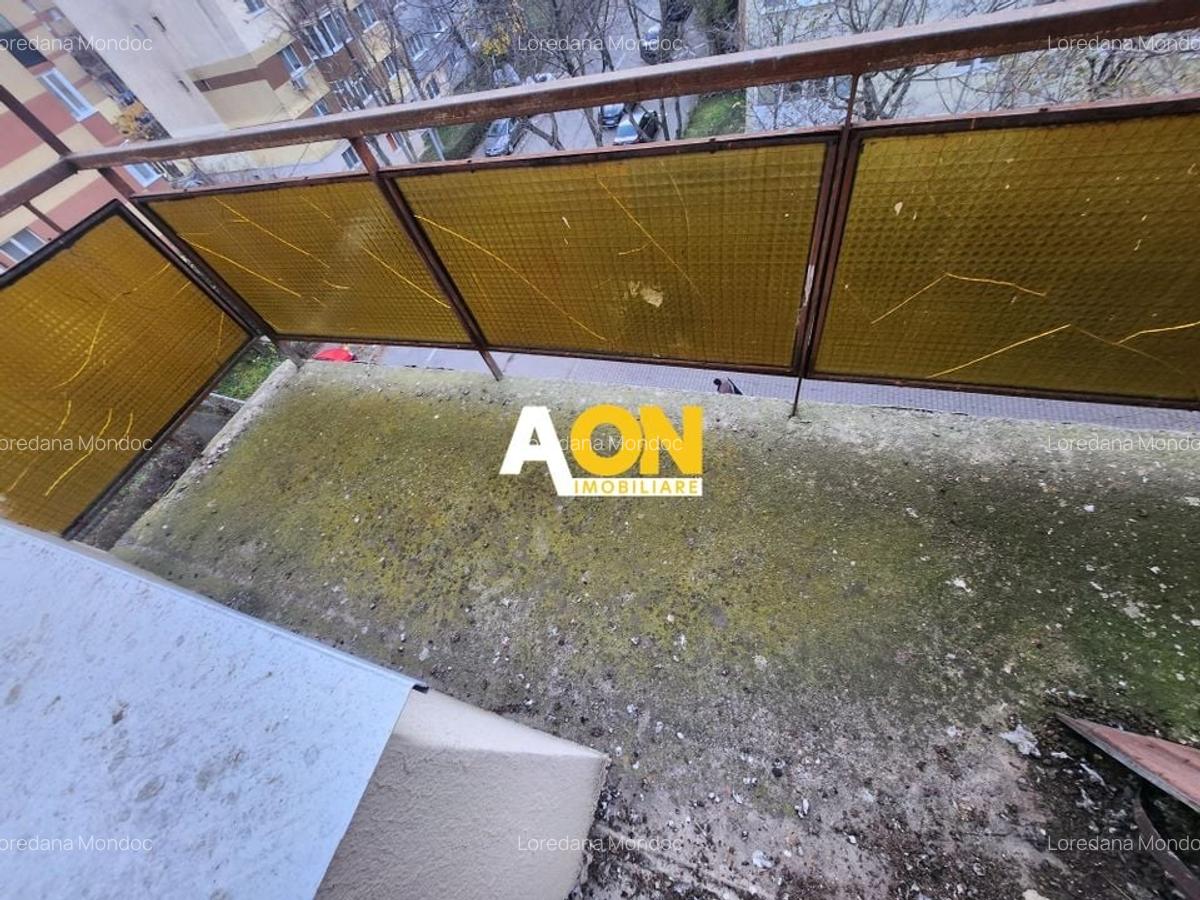 De vanzare apartament 3 camere, Cetate - 12