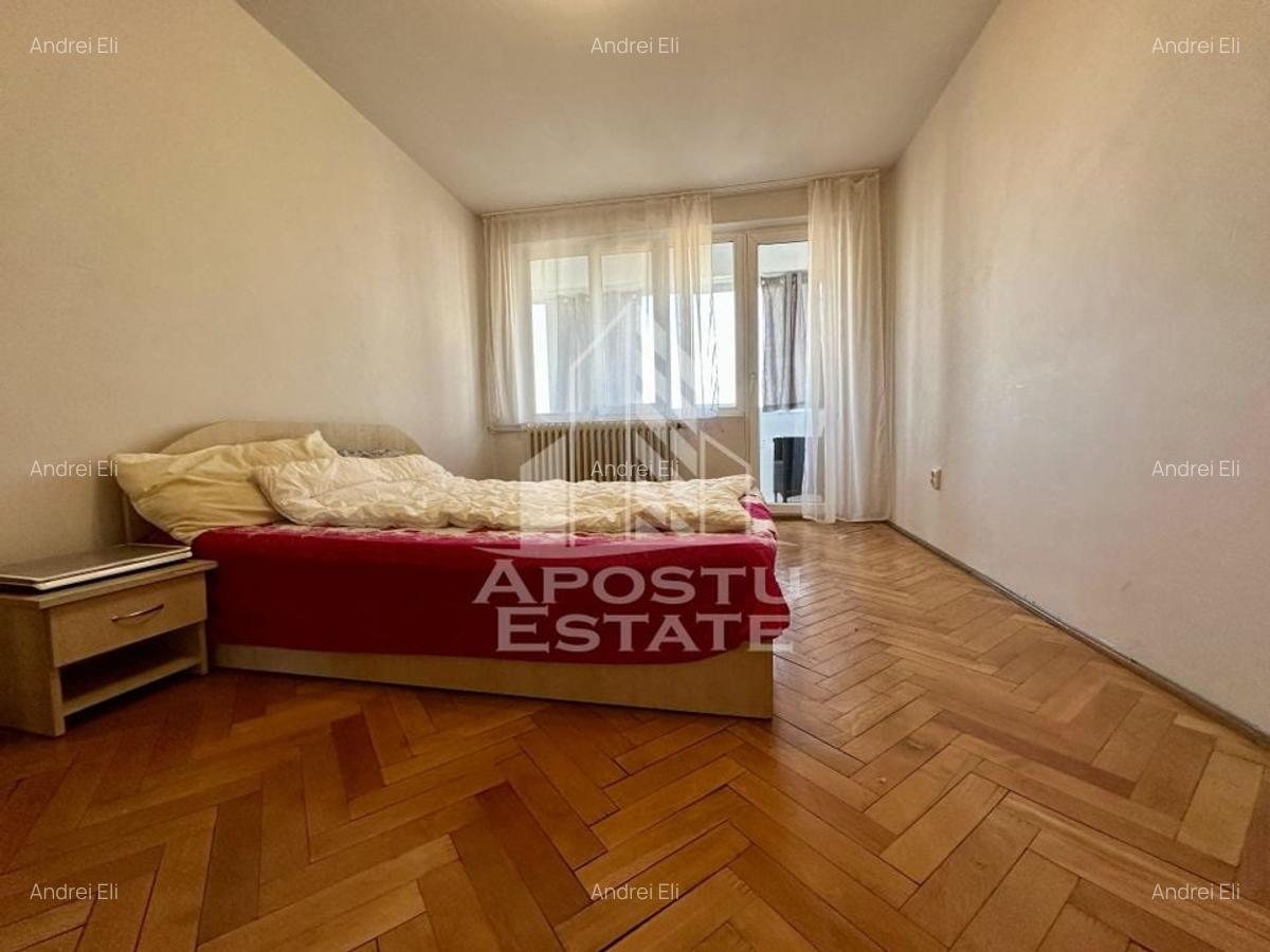 Apartament cu 3 camere, bloc cu lift, zona Sagului - 2