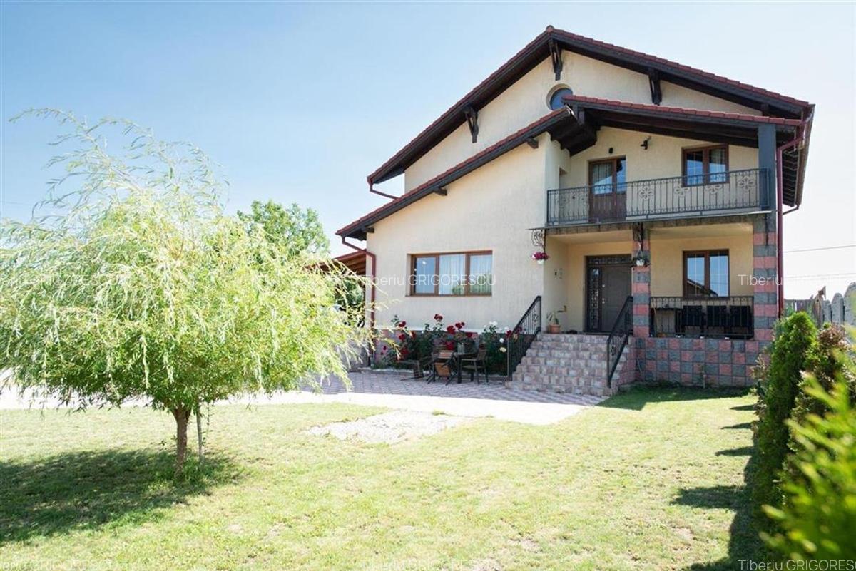 Vila P+E+M Sanpetru Teren 2400 Mp - 1