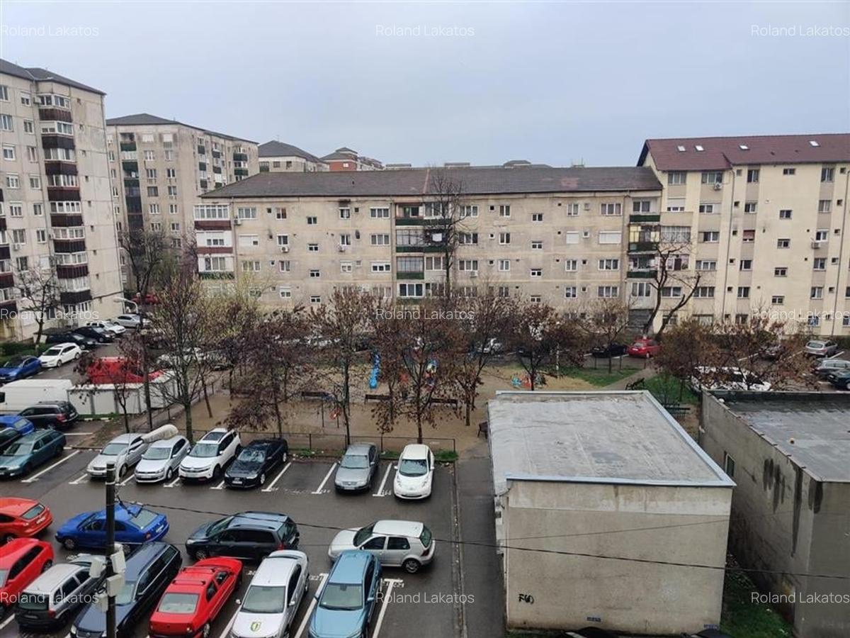 Apartament cu 3 camere decomandat în Rogerius - 11