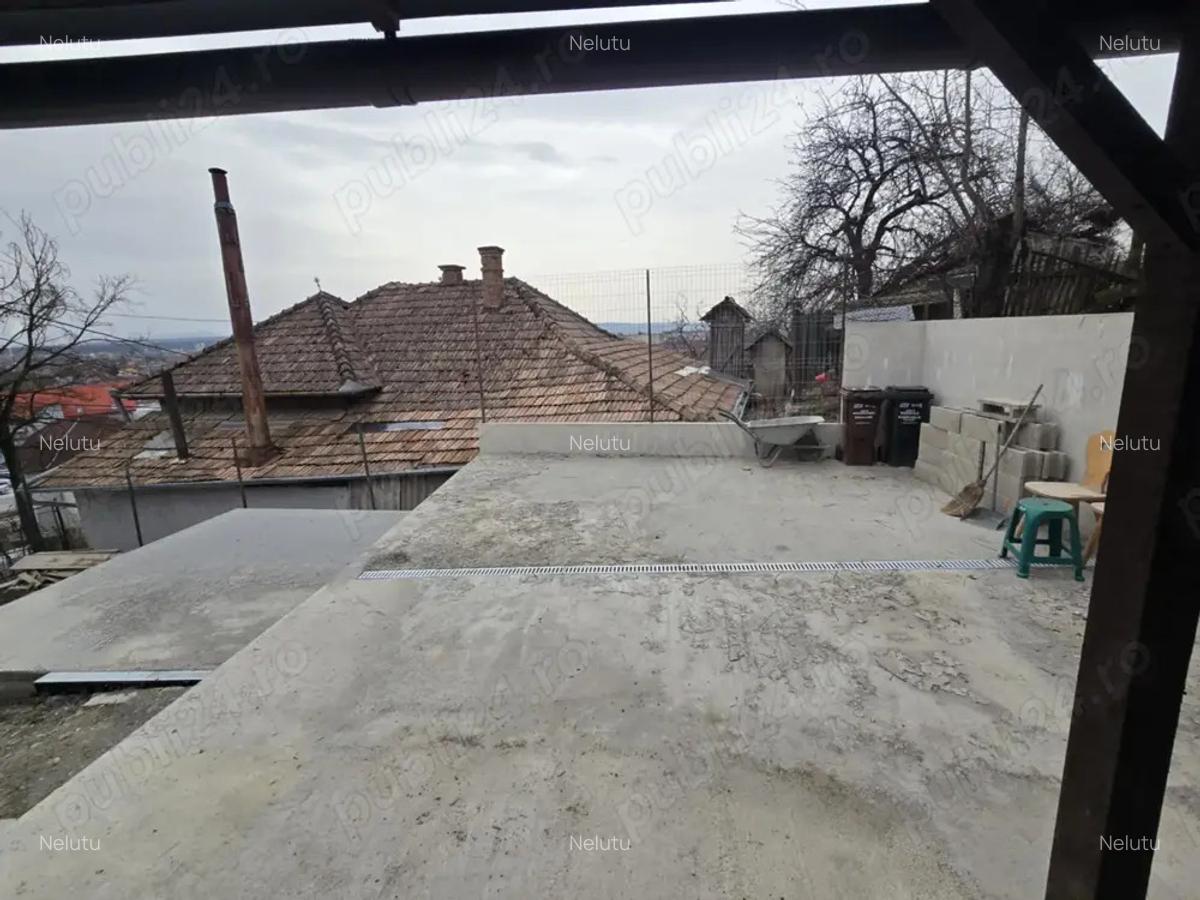 Vand casa in Reghin, intr-o zona lini?tita, cu o priveli?te superba, aproape de centru - 10