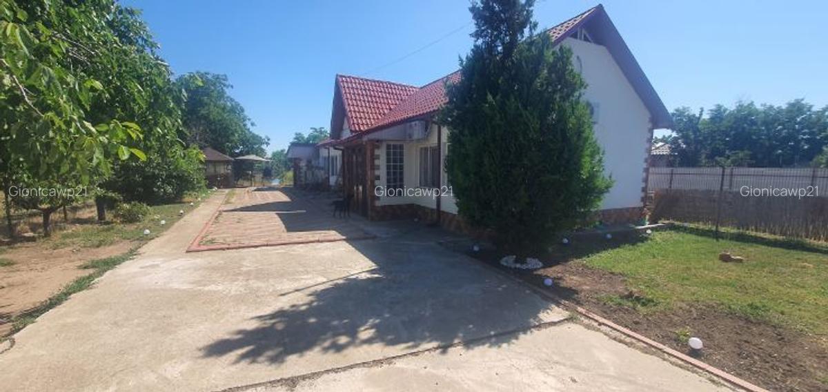 Vând casă cu mansardă - 1