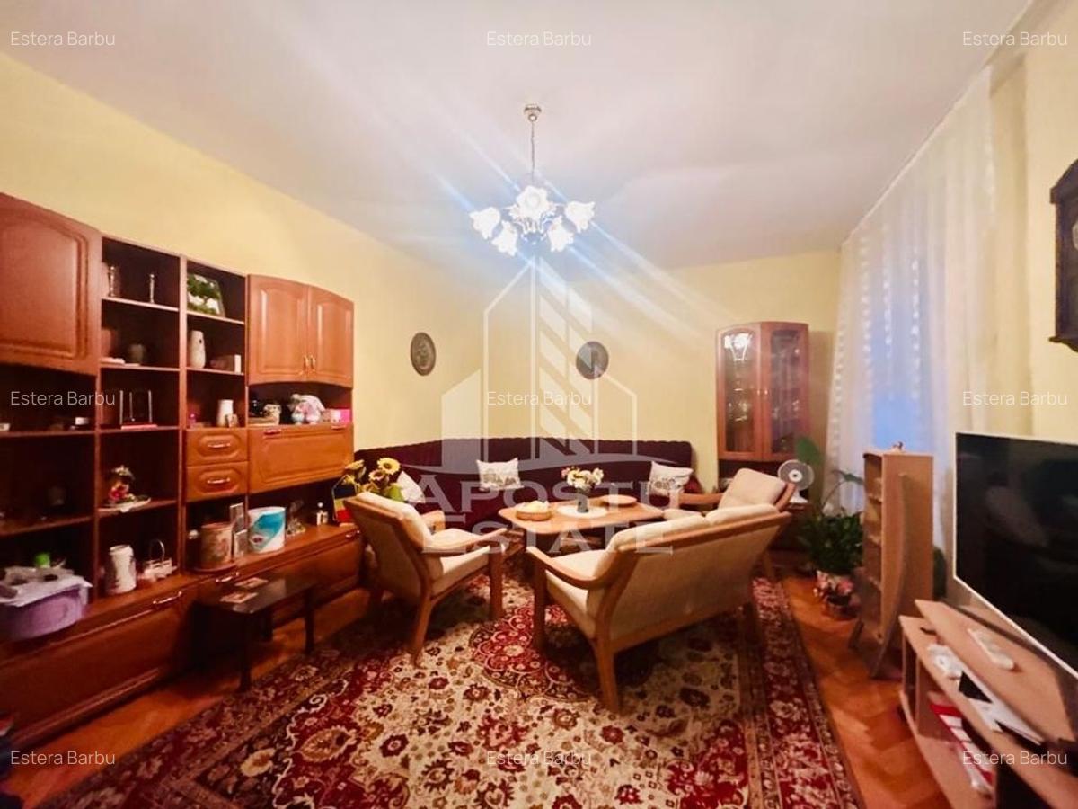 Apartament cu 3 camere semidecomandat, mobilat în P-ța Unirii - 1