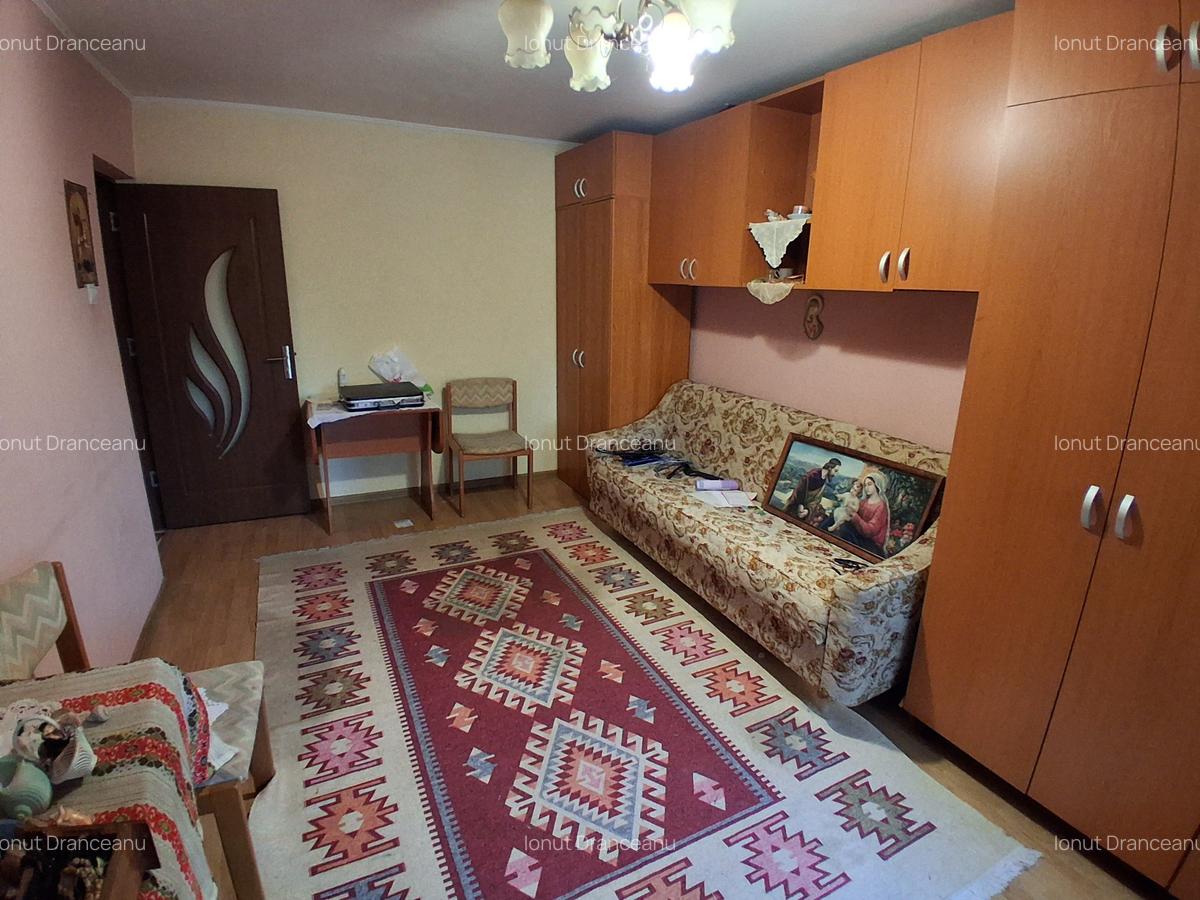 CANTA PROFI 2 CAMERE DECOMANDAT PARTER 48 MP BLOC 1980  COD 160529 - 2