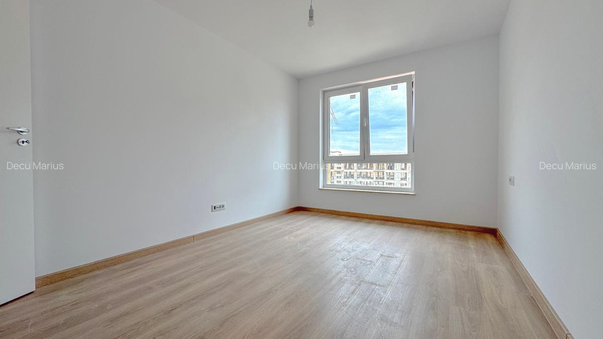 Apartament cu 3 camere decomandat în Tractorul - 4
