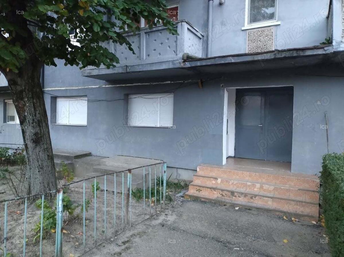 Proprietar vand apartament 3 camere parter Caransebe? - 3