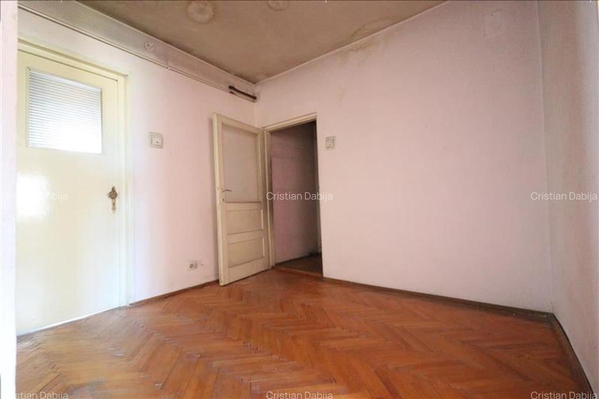Apartament cu 3 camere, 2 bai, UMF CENTRU, decomandat, bloc din 1980 - 9