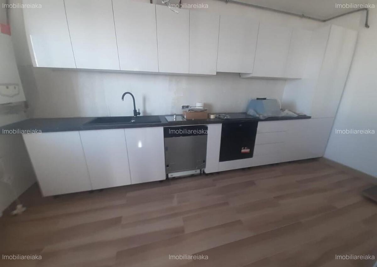 Zona Marul de Aur, 3 camere, decom., etaj 2 - 2