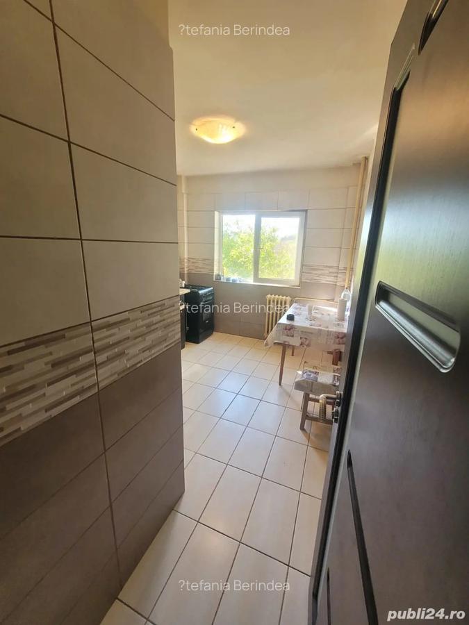 Inchiriez apartament 3 camere - 5
