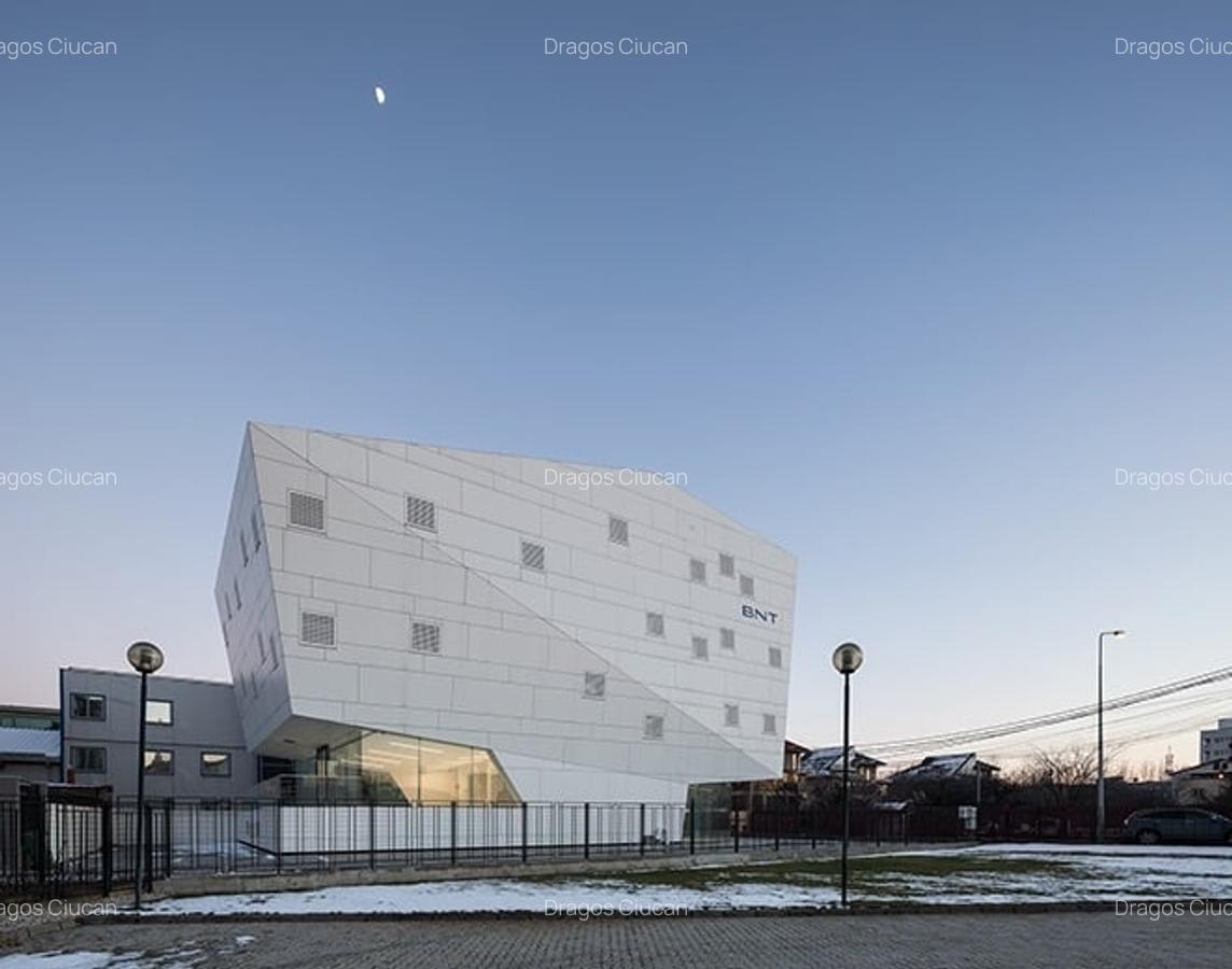 Cladire de birouri - arhitectura exceptionala! - 2