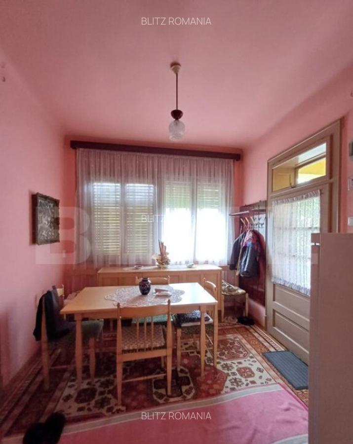 Casa renovabila cu 2 spatii comerciale, 416.6 mp, teren de 7 - 7