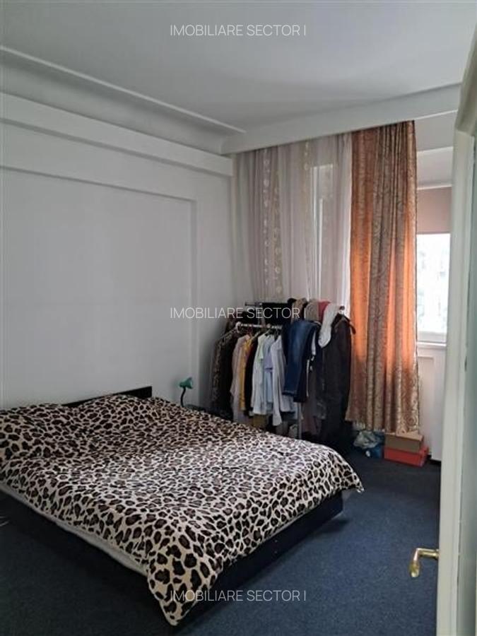 Apartament cu 4 camere decomandat în P-ța Victoriei - 4